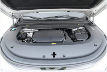 18 апреля компания Li Auto представила свой пятиместный внедорожник L6, доступный в двух версиях: L6 Pro и L6 Max