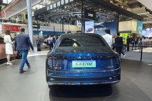 Самым крупным из трёх концептов является E702. Ожидается, что на нём будет представлен новейший дизайн серии энергосберегающих автомобилей Hongqi, несмотря на зелёный номерной знак.