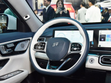 На Пекинском автосалоне 2024 года компания Chery представила Jetour Shanhai L7 — среднеразмерный гибридный внедорожник, доступный в пяти- и семиместном исполнении