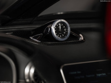 Под капотом Mercedes-AMG PureSpeed находится дополнительный воздухозаборник. Он предназначен для охлаждения двигателя, который расположен ниже. Скорее всего, это доработанная версия 4,0-литрового твин-турбо V8 от AMG. В автомобиле SL 63 этот двигател
