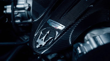 Maserati представляет две новые специальные модели суперкара MC20 в честь 20-летия гиперкара MC12