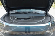 Размеры автомобиля — 5240/1999/1800 (1810) мм, колёсная база — 3160 мм. Снаряжённая масса варьируется от 2660 до 2820 кг в зависимости от комплектации.