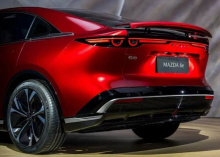 Этот вариант автомобиля предназначен для зарубежных рынков, включая Европу и Юго-Восточную Азию.