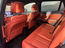 Автомобиль оснащён как чисто электрическими, так и гибридными силовыми агрегатами. Всего предусмотрено шесть вариантов комплектации, цена которых варьируется от 229 800 до 289 800 юаней (2,66–3,36 млн рублей).