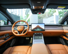 Аккумулятор позволяет зарядить автомобиль на расстояние 400 км всего за 5 минут. Зарядка с 10 % до 70 % занимает 6 минут, а с 0 % до 100 % — 20 минут.