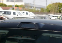 По словам официального представителя, варианты окраски кузова вдохновлены китайским фарфором. Доступны серебристый, чернильно-зелёный, чёрный и серый цвета.