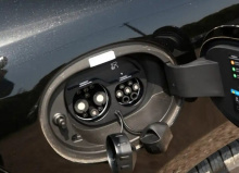 BYD Han L позиционируется как седан среднего и большого размера. Габариты кузова составляют 5050/1960/1505 мм, а колёсная база — 2970 мм.