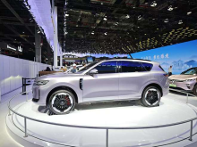 Дизайн Voyah FREE+ разработан в соответствии с концепцией «городской эстетики света и тени». Он сочетает в себе практичность семейного автомобиля и индивидуальный стиль. Экстерьер выполнен в более чистой и унифицированной цветовой гамме кузова, допол