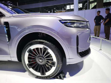 С момента первоначального запуска предыдущая модель уже привлекла более 100 000 клиентов.