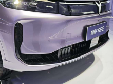 С момента первоначального запуска предыдущая модель уже привлекла более 100 000 клиентов.