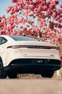 Модель N7, выпущенная 27 апреля, доступна в пяти различных вариантах и предлагается по цене от 119 900 юаней (около 1,31 млн рублей). Компания позиционирует её как доступный и многофункциональный вариант в конкурентном сегменте электромобилей среднег