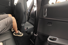 Model Y L, долгожданное пополнение в линейке компании, была официально представлена вчера. Её цена начинается от 339 000 юаней (3,79 млн рублей). Первые поставки запланированы на сентябрь 2025 года.