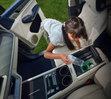 Автомобиль позиционируется как универсальный интеллектуальный внедорожник класса люкс. Среди его ключевых особенностей — лидар на крыше и ультрасовременная система помощи водителю Coffee Pilot третьего поколения. Tank 500 доступен в двух вариантах с 