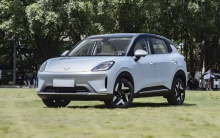 Компания SAIC-GM-Wuling (SGMW) официально выпустила Binguo S (на некоторых рынках — Bingo S) — новый компактный электромобиль