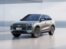 Для справки: Tiggo 8 Zhuoyue Edition стоит от 109 900 до 119 900 юаней (от 1,28 до 1,4 млн рублей). Модель оснащена двигателем 1,5TCI с максимальной мощностью 115 кВт (154 л. с.) и максимальным крутящим моментом 230 Нм.