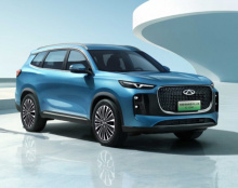 Автомобиль отличается обновлённым дизайном, пятиместной компоновкой и увеличенными размерами кузова по сравнению с текущей моделью Tiggo 8. Официальная презентация запланирована на четвёртый квартал текущего года.