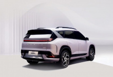 Габаритные размеры Elexio EO: 4615 мм (длина), 1875 мм (ширина), 1675 мм (высота). Колёсная база — 2750 мм.