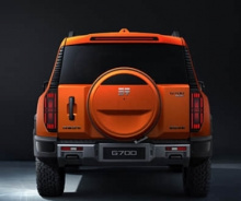 Всего три дня назад Zongheng G700 стал первым внедорожником, который успешно преодолел реку Янцзы. Автомобиль прошёл 1480 метров за 22 минуты. Максимальная глубина погружения — 970 мм, угол входа — 35°, угол вылета — 28°.