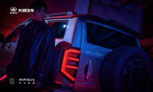 Tank 400 Plug-in представляет собой идеальное сочетание роскоши, мощности и инновационных технологий, делая его одним из самых привлекательных внедорожников на рынке.