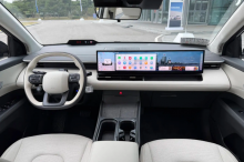 Модель доступна в трёх комплектациях: Fun, Smart и Tech. Их ориентировочная стоимость составляет 119 800, 129 800 и 149 800 юаней (1,36 млн, 1,47 млн и 1,7 млн рублей) соответственно.