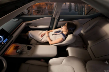 Салон Teana HarmonyOS Cockpit оформлен эстетично — его дизайн во многом вдохновлён интерьерами электромобилей. 90% салона отделано материалами, приятными на ощупь. В салоне интегрированы система HarmonySpace 5 cockpit от Huawei и аудиосистема Huawei 