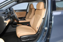 Автомобиль предлагается в семи комплектациях по цене от 74 800 до 105 800 юаней (850 000–1,2 млн рублей). В ограниченный по времени период продажи цены варьируются от 68 800 до 99 800 юаней (781 000–1,13 млн рублей).