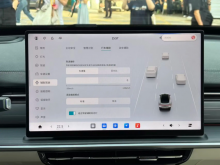 Автомобиль доступен в трёх комплектациях по цене от 144 900 до 154 900 юаней (от 1,66 до 1,77 млн рублей).