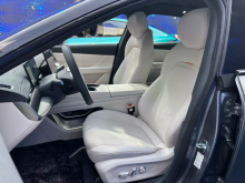 Компания Dongfeng официально представила седан среднего и крупного класса EN 007+ (произносится как «ипа́й») — усовершенствованную версию модели EN 007