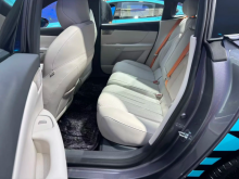 Компания Dongfeng официально представила седан среднего и крупного класса EN 007+ (произносится как «ипа́й») — усовершенствованную версию модели EN 007