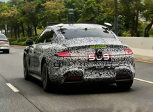 Поводом стали шпионские фотографии, на которых запечатлён прототип с изменённым дизайном передней части и, предположительно, другой компоновкой воздухозаборника. В соцсетях также появились сообщения о том, что модель получит 12 крупных обновлений обо