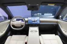 Рекомендованная производителем розничная цена составит от 99 900 юаней (примерно 1,1 млн рублей), а ограниченная по времени «льготная цена» — от 91 900 юаней (около 1 млн рублей).