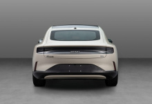 Он отличается от традиционного дизайна бренда и выглядит более современно. Ожидается, что Smart #6 EHD официально выйдет на рынок в следующем году в качестве второй гибридной модели бренда после Smart #5 EHD.