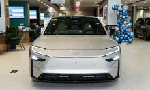 В преддверии запланированного выхода на рынок в первом квартале 2026 года в дилерских центрах появились фотографии нового электрического седана Toyota — bZ7