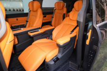 Geely Galaxy V900 отличается стильным и современным дизайном. Автомобиль доступен в пяти цветах кузова: