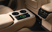 В салоне водителя и пассажиров ждёт продуманная и технологичная среда: