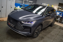 Оклейка кузова сатиновой пленкой, шумоизоляция для нового BYD Tang