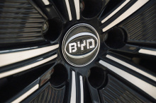 Оклейка кузова сатиновой пленкой, шумоизоляция для нового BYD Tang