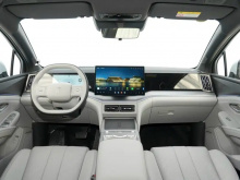 До этого поклонники марки могли видеть лишь официальные рендеры и замаскированные тестовые образцы