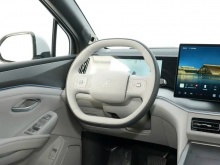 До этого поклонники марки могли видеть лишь официальные рендеры и замаскированные тестовые образцы