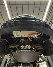 В официальном заявлении BYD подчёркивается, что высоковольтные системы автомобиля не участвовали в первоначальном возгорании, несмотря на значительные повреждения верхней части салона.