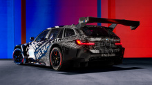 История началась как первоапрельская шутка: 1 апреля 2025 года BMW M Motorsport опубликовала в соцсетях изображения гоночного автомобиля BMW M3 Touring GT, якобы находящегося в стадии разработки.