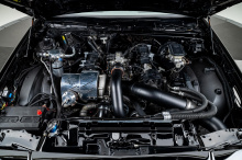 Если взглянуть только на переднюю часть, сложно поверить, что это не оригинальный GNX. Капот, вентиляционные отверстия на крыльях — всё на своём месте.