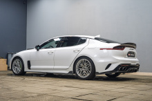 111429 Монтаж тюнинг-обвеса и LED-подсветка салона Kia Stinger