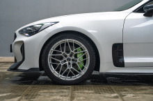 Монтаж тюнинг-обвеса и LED-подсветка салона Kia Stinger