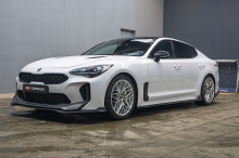 Монтаж тюнинг-обвеса и LED-подсветка салона Kia Stinger
