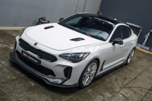 111429 Монтаж тюнинг-обвеса и LED-подсветка салона Kia Stinger