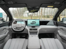 Модель доступна в четырёх комплектациях. Ниже — ключевые характеристики и особенности новинки.