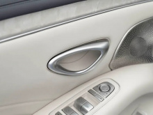 Профиль кузова выделяется плавными линиями талии, автомобиль оснащён полускрытыми дверными ручками. На крыше размещены блок LiDAR и сегментированный панорамный люк.