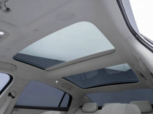 Профиль кузова выделяется плавными линиями талии, автомобиль оснащён полускрытыми дверными ручками. На крыше размещены блок LiDAR и сегментированный панорамный люк.