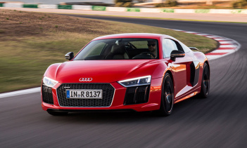 История освещения продолжается - теперь Audi стреляет лазерами из 